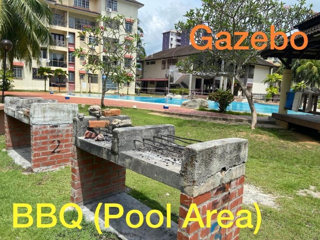 Smilez Homestay H102 & A306 At Pd Perdana Kondo Resort Port Dickson Exterior photo